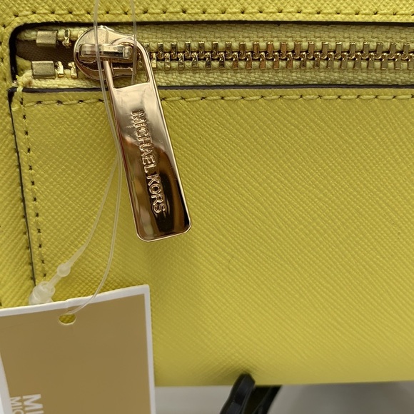 MICHAEL KORS JET SET TRAVEL LARGE TRIFOLD WALLET SUNSHINE COLOR - Picture 9 of 16